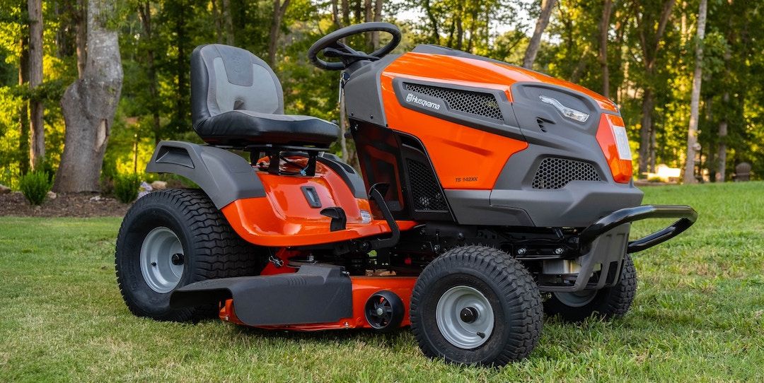 Comment installer un kit mulching sur un tracteur tondeuse